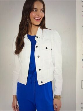 White Women's Denim Jacket - Classic Button-Front Avara size 7